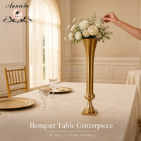 Vase trompette en fer doré ANNIELU 100 cm, support floral en métal pour la décoration de tables et d'allées de réceptions d'hôtels et de mariages