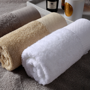 Peignoir de Bain de Luxe pour Hôtel, Serviette Blanche, Logo Personnalisé, Ensemble de Serviettes de Bain pour Hôtels Cinq Étoiles 100% Coton - Product Image 2