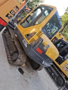 État de santé fabriqué en Suède 2021 modèle chenille utilisé pelleteuse volvo VolvoEC55B pro à vendre - Product Image 3