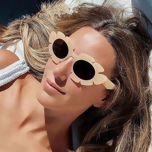 Gafas de Sol de Moda Retro 2022, Estilo Ojo de Gato, Colores Dulces, Protección UV400, Forma de Flor, para Mujer - Product Image 2