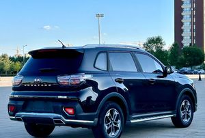 Kia SUV Usado, Exterior Negro, Faros LED, Portaequipajes de Aleación de Aluminio - Product Image 4