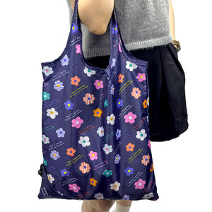 Vente en gros d'usine sac d'épicerie pliable en polyester recyclé fraise dessin animé logo personnalisé pour la promotion - Product Image 5