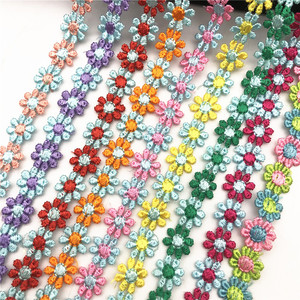 Petite broderie colorée en polyester fleur <span class=keywords><strong>de</strong></span> <span class=keywords><strong>venise</strong></span> garniture en dentelle robe décor couture artisanat pour jouet et <span class=keywords><strong>enfants</strong></span> - Product Image 2