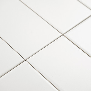 Piastrella in ceramica bianco puro opaco 7,5x30 per installazione a parete e a pavimento - Product Image 4