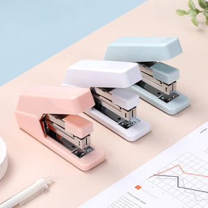 Engrapadora Comix B3114 con Capacidad para 20 Hojas, Ahorra Esfuerzo, para Oficina y Estudiantes - Product Image 4