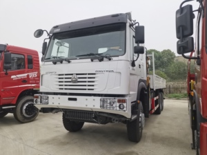 SINOTRUK Heavy duty 6*6 gauche drive 12T <span class=keywords><strong>grue</strong></span> montée sur camion <span class=keywords><strong>avec</strong></span> véhicule <span class=keywords><strong>de</strong></span> <span class=keywords><strong>transport</strong></span> <span class=keywords><strong>de</strong></span> <span class=keywords><strong>levage</strong></span> <span class=keywords><strong>grue</strong></span> <span class=keywords><strong>de</strong></span> camion lourd - Product Image 6