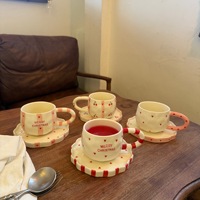 Vente en gros de nouvelles tasses à café créatives de Noël en céramique peintes à la main françaises rétro de grande valeur Ins tasse à thé au lait frais avec soucoupes