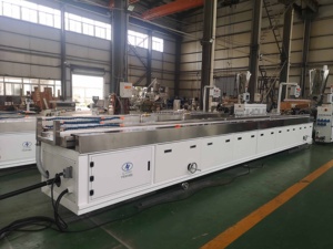 Calibratore di alta qualità/traino macchina estrattore macchina trascinatrice/taglierina/serbatoio Spray per la produzione di profili down <span class=keywords><strong>stream</strong></span> machine - Product Image 2