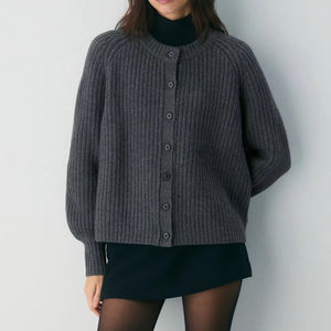 Suéter Cárdigan Gris para Mujer con Decoración de Botones, Diseño Casual a la Moda, Personalizado de Fábrica - Product Image 3