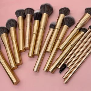 Kit de 17 pinceaux de maquillage synthétiques véganes à manche métallique, comprenant un pinceau éventail, un pinceau à barbe, un pinceau visage et un pinceau anticernes, personnalisable - Product Image 6