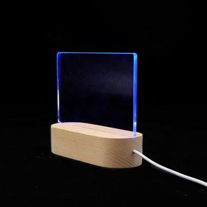 Lampe de chevet LED 3D personnalisée avec base en bois, acrylique et télécommande - Product Image 3