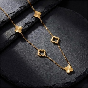 Juego de Joyería de Trébol de Acero Inoxidable con Baño de Oro de 18K, Textura de Rayos de Sol, Collar, Pulsera y Aretes, Sin Deslustre, Venta al por Mayor - Product Image 2