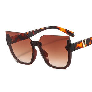 Lunettes <span class=keywords><strong>de</strong></span> <span class=keywords><strong>soleil</strong></span> <span class=keywords><strong>tendance</strong></span> <span class=keywords><strong>2022</strong></span> pour <span class=keywords><strong>femme</strong></span>, surdimensionnées, demi-cercle, œil <span class=keywords><strong>de</strong></span> chat, avec lunettes <span class=keywords><strong>de</strong></span> <span class=keywords><strong>soleil</strong></span> <span class=keywords><strong>de</strong></span> luxe V - Product Image 3