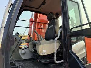 Excavatrice sur chenilles Hitachi ZX220 d'occasion, 22 tonnes, modèle 2024, avec moteur, pompe et roulement - Excellent état, à vendre - Product Image 5