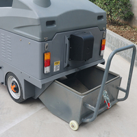 Balayeuse électrique à conduite autonome avec réservoir d'eau - Contrôle de la poussière pour les chantiers de construction
