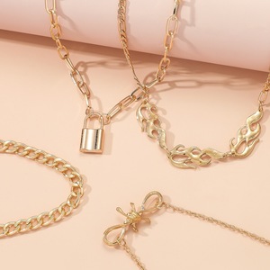 สร้อยคอแฟชั่นแบบหลายชั้น โลหะผสมสังกะสีสีทอง โซ่หนา จี้รูปแม่กุญแจ หลายเส้น สร้อยคอผู้หญิง เครื่องประดับชิ้นเด่น - Product Image 3