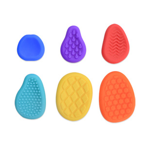 Nouveaux Jouets Sensoriels Anti-Stress Colorés de Taille Moyenne pour Enfants et Adultes, Lot de 6 Pierres Anti-Stress en Silicone, Jouet de Voyage pour l'Autisme, Apaisement et Calme pour Adolescents et Réduction de l'Anxiété - Product Image 4