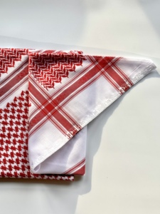Foulard Keffiyeh Shemagh Classique Rouge et Blanc en Coton Tissé Respirant, Voile Arabe pour la Tête, Écharpe Musulmane pour l'Arabie Saoudite, les Émirats Arabes Unis et le Moyen-Orient - Vente en Gros - Product Image 3