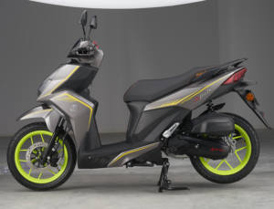 Scooter sportif 125CC amélioré, certifié EURO 5, vitesse maximale de 80 km/h, frein à disque avant robuste - Product Image 1