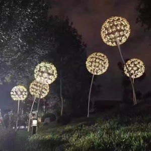 เสาไฟสวนรูปดอกแดนดิไลออนโลหะ ไฟ LED 2700K แสงวอร์มไวท์ IP66 AC 220V แบบติดตั้งถาวร พร้อมเซ็นเซอร์ตรวจจับความเคลื่อนไหวกลางแจ้ง ใช้พลังงานแสงอาทิตย์ ปรับความสว่างได้ - Product Image 6