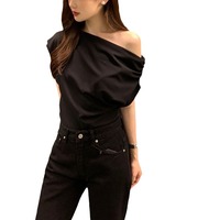 Kaos Wanita Lengan Kupu-kupu Bahu Miring Longgar Rajutan Lengan Pendek Kasual Musim Panas