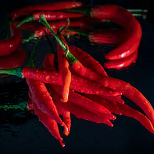Piment rouge entier indien naturel 100% pur séché, origine Gujarat, durée de conservation de 24 mois pour les opérations de transformation à grande échelle - Product Image 1