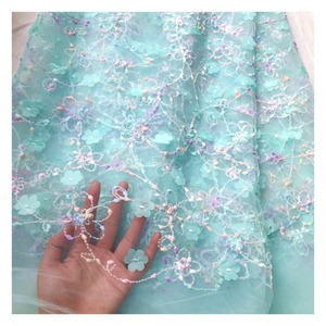 Precio al por mayor elegante tela bordada con lentejuelas de encaje de flores en 3D para ropa y bolsos de boda - Product Image 4