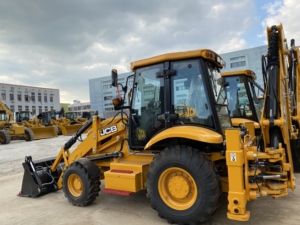 Chargeuse-pelleteuse JCB 3CX d'occasion à excellente adhérence, machine de terrassement et de chargement fiable pour les chantiers de déchets et les projets de déplacement de débris - Product Image 4