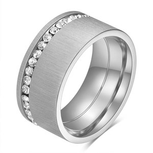 Anillo de Moda de 10 mm de Ancho con Incrustaciones de Diamantes, Joyería de Boda Unisex, Acero Dorado, Forma Geométrica - Product Image 5