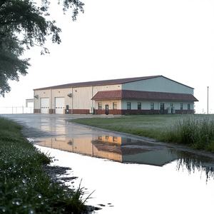 Nave industrial prefabricada de acero con techo de claraboya y paneles sándwich, aislada, para almacenamiento, hospitales, apartamentos, centros comerciales y talleres - Product Image 1