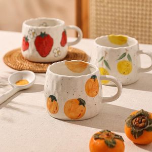 Caneca de Cerâmica Fofa de Verão 12oz com Padrão de Frutas Pintado à Mão, Revestimento para Sublimação, Segura para Lava-Louças e Micro-ondas, Presente de Aniversário - Product Image 4