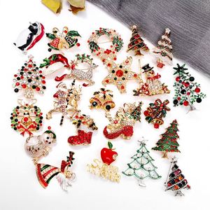 Broche de Noël tendance en cristal, motif arbre de Noël, élégante et polyvalente, accessoire de mode en forme de chat, vente en gros - Product Image 1