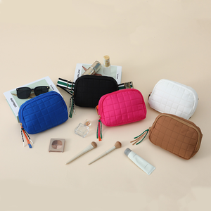 Bolso bandolera acolchado de poliéster de color liso para mujer, listo para enviar, para uso diario, cosméticos, con cremallera - Product Image 3