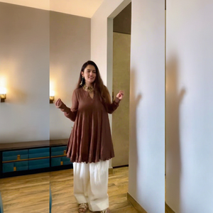 Ensemble long kurta et palazzo brodé en tissu Chanderi pour femme |   Vêtements ethniques indiens haut de gamme |   Vente en gros - Product Image 1