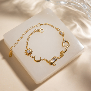 J&D Jewelry Pulsera <span class=keywords><strong>de</strong></span> Acero Inoxidable Chapada en Oro <span class=keywords><strong>de</strong></span> 18K con Múltiples Dijes <span class=keywords><strong>de</strong></span> Sol, Luna, Bota, Herradura y Ojo Turco con Circonitas para Mujer, Ideal para Vacaciones - Product Image 6