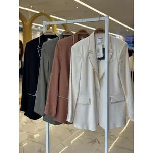 Chaqueta Blazer para Mujer Sobe, Color Camel, Antiarrugas, con Detalle de Piedras y Diseño de Solapa - Product Image 2