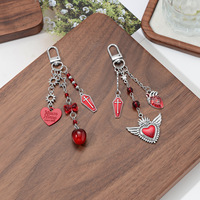 Porte-clés gothique rétro personnalisé en alliage de zinc, fait main, multicolore, avec pendentif cœur cerise et nœud pour sacs