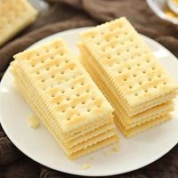 Galleta crujiente de soda, sabor tomate/algas/aireas, salada y crujiente, en oferta.