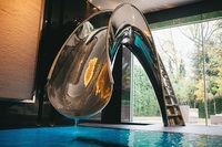 Équipement de terrain de jeu en métal moderne, toboggan de piscine, statue de jardin, décoration de cour, sculpture extérieure en acier inoxydable
