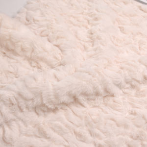 Atacado 100% poliéster Plush Rabbit faux fur Tecido Plush Lambs Fleece faux fur fabric fourure artificiele qualite para vestuário - Product Image 6