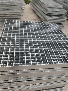 Grille en acier durable de qualité supérieure pour allées de parcs et systèmes de drainage, grille extérieure - Product Image 1