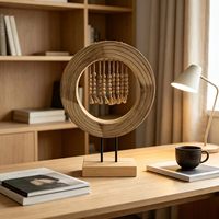 Anneau rond sculpté à la main en bois massif, décoration de table Wabi Sabi avec perles en bois et pompon, finition naturelle lavée
