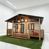 Maison conteneur extensible à double pente et terrasse, au design moderne, avec caractéristiques respirantes, pour camp de construction et résidence