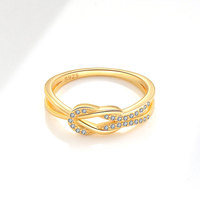 Élégante bague en argent 925 plaqué or 18 carats avec zircon croisé et pavé de CZ entrelacés