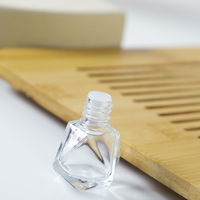 Diffuseur de parfum pour voiture en verre de luxe de 8 ml, flacon suspendu vide avec bouchon à vis, sérigraphié