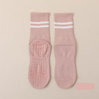 Chaussettes de Pilates antidérapantes personnalisées pour femmes Chaussettes de yoga en tube de coton tricotées en silicone antidérapantes pour le bas du sport d'automne