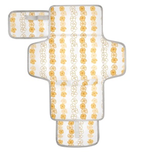 Cambiador Portátil Impermeable para Bebés Recién Nacidos, Niñas y Niños, con Diseño Personalizado de Flor de Puakenikeni Hawaiana - Product Image 1