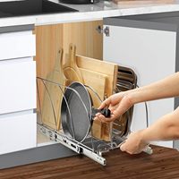 Étagère coulissante moderne à trois niveaux en acier inoxydable pour planches à découper, organisateur de placard de cuisine robuste avec design multifonctionnel