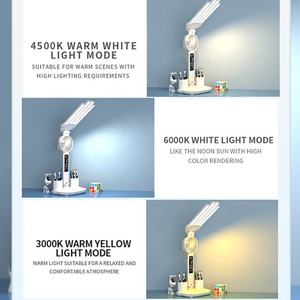 Lampe de bureau pliable sans fil à 4 têtes, rechargeable sur batterie, avec horloge et date, idéale pour la lecture et l'étude au chevet - Vente en gros - Product Image 5