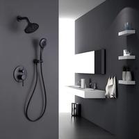 Système de douche noir mat avec plaque de fixation ronde, commandes à double levier, bras courbé, pommeau pluie, jet réglable, douchette à main ronde